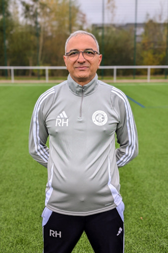 Trainer Rasul Hariri